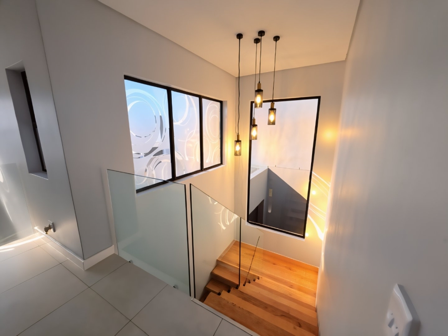 To Let 4 Bedroom Property for Rent in Sandown Western Cape